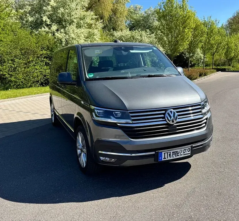 Second-hand VW Multivan 204 CP (150 kW) 2022 Gri Monovolum