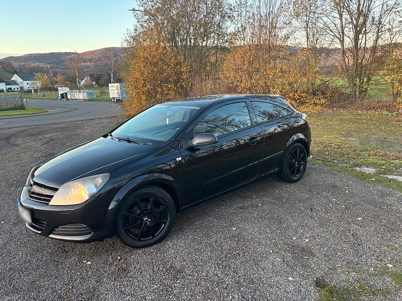 Gebraucht Opel Astra GTC 91 PS (66 kW) 2005 Schwarz Kleinwagen