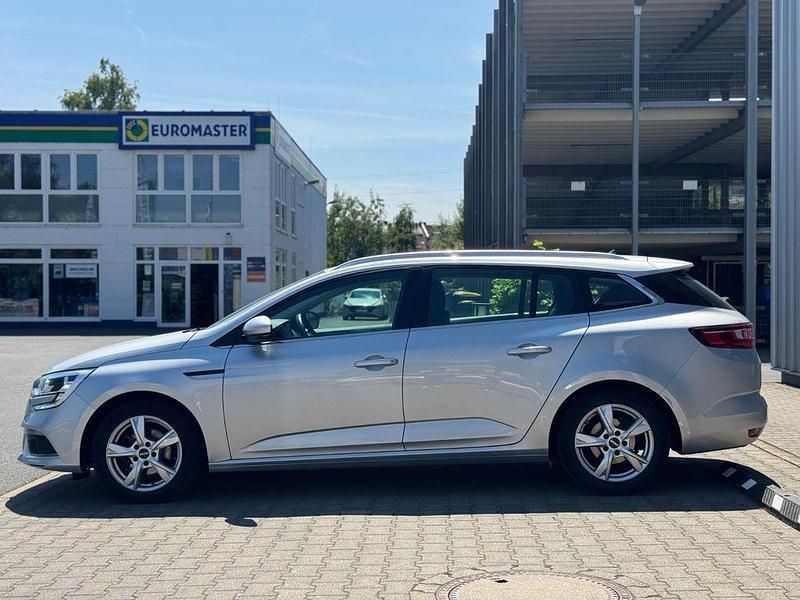Grau Gebraucht 2020 Renault Mégane IV Business Limousine | 13.890 € (Fairer Preis) - Bild 1/4
