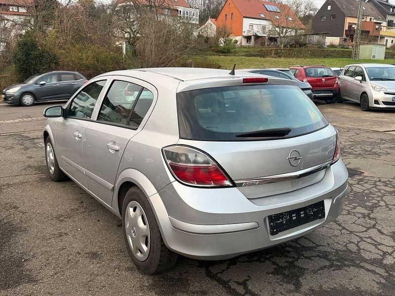 Gebraucht Opel Astra Innovation 116 PS (85 kW) 2008 Silber Limousine