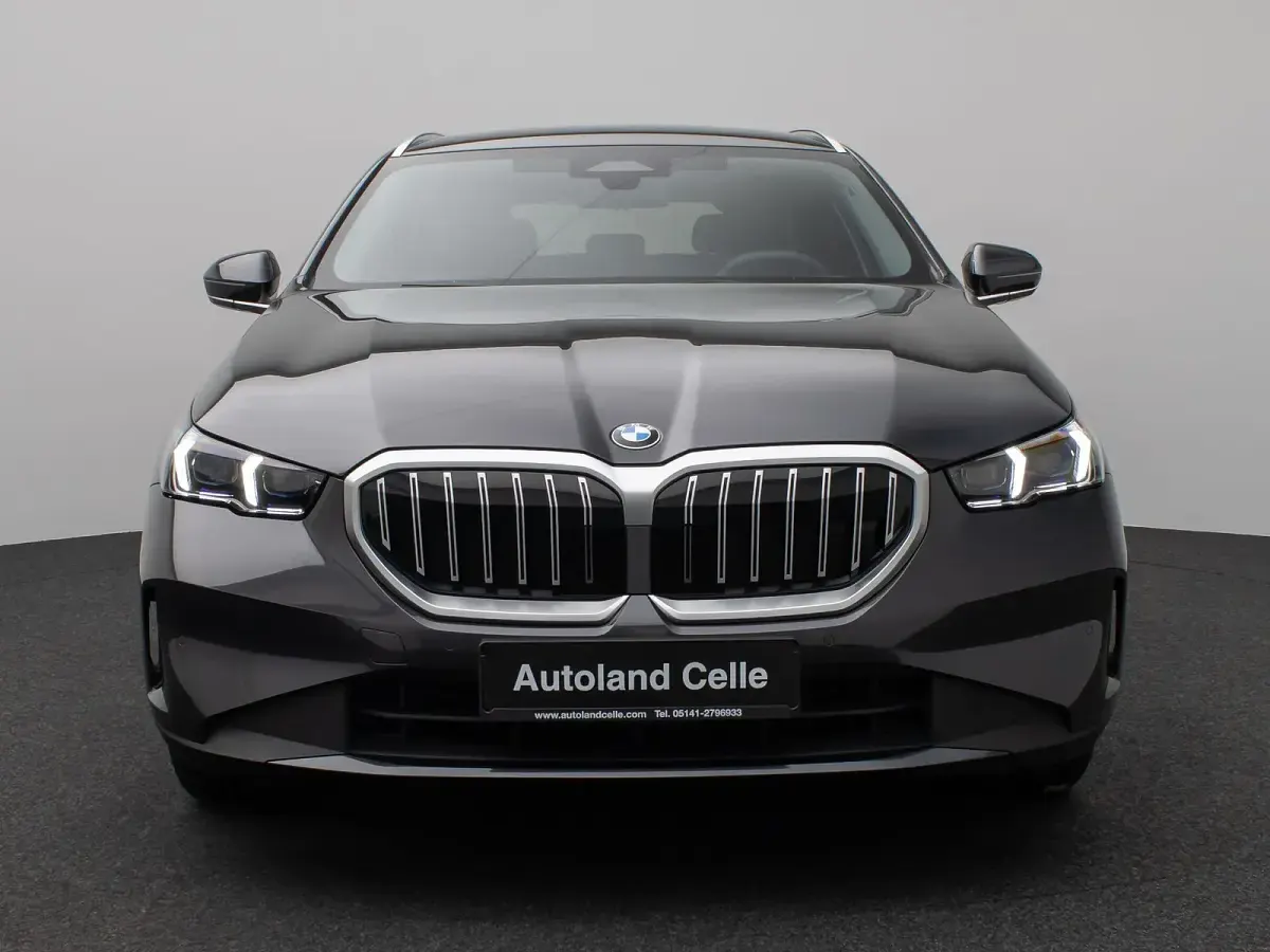 Gebraucht BMW 520 Sport Line 197 PS (144 kW) 2025 Sophistograu brillanteffekschwarz Limousine