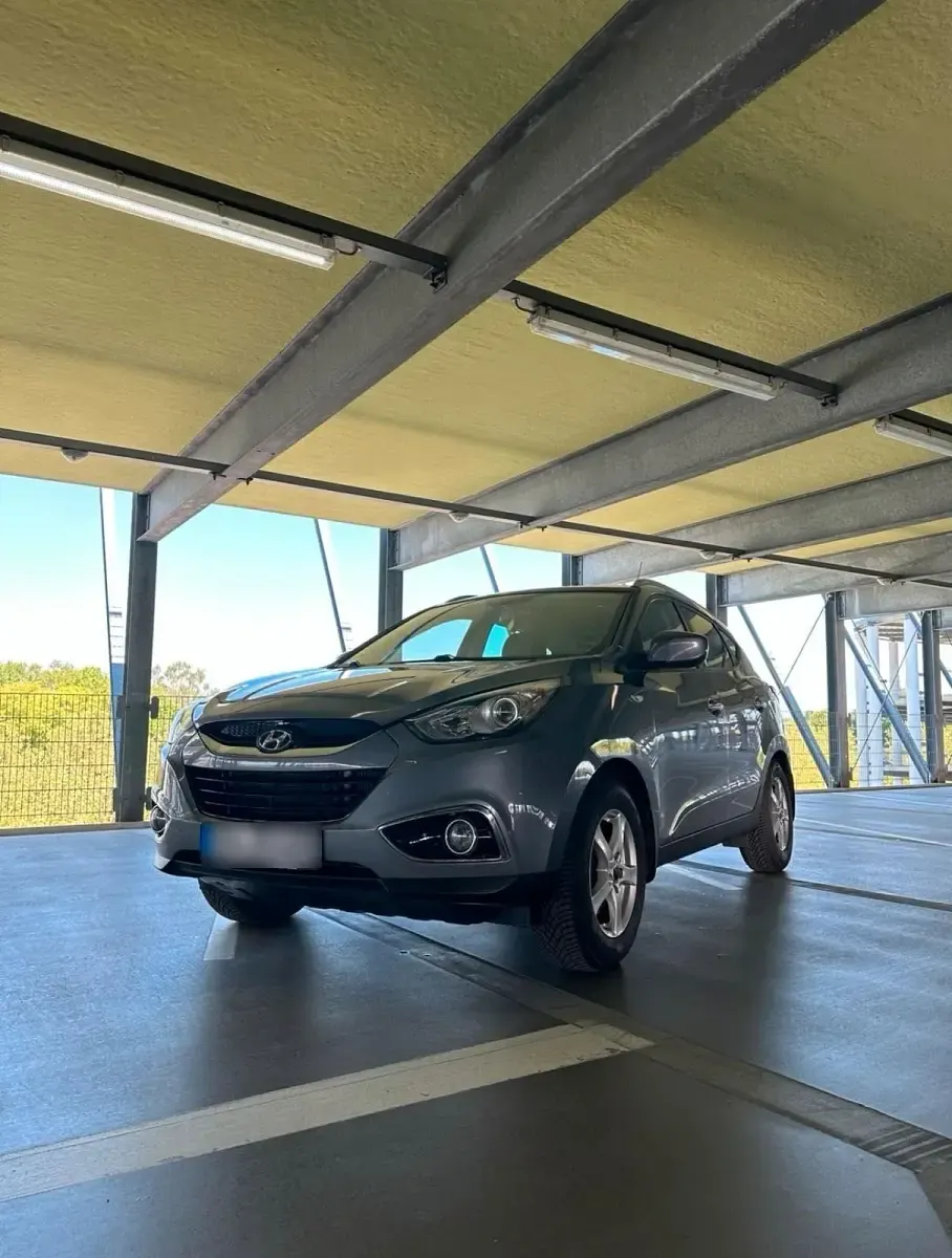 Gebraucht Hyundai ix35 Premium 135 PS (99 kW) 2013 Grau SUV