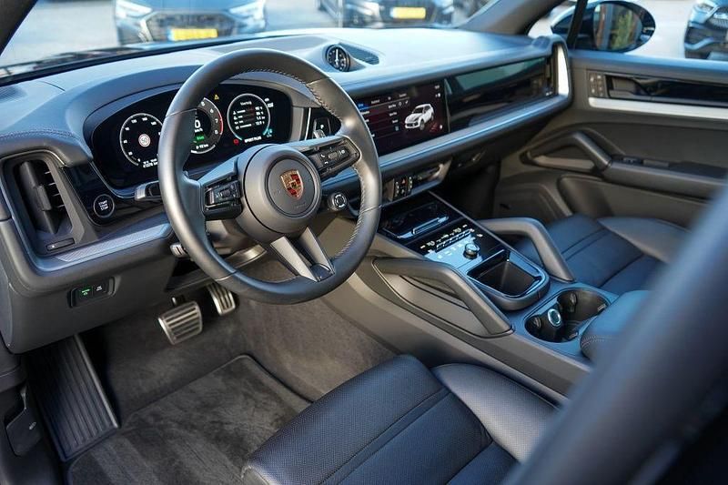 Gebraucht Porsche Cayenne 470 PS (345 kW) 2024 Schwarz SUV