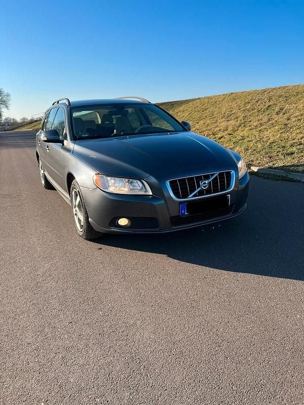 Gebraucht Volvo V70 Momentum 163 PS (119 kW) 2008 Blau Kombi