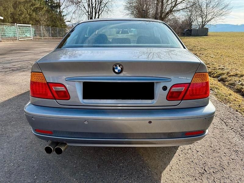 Gebraucht BMW 318 150 PS (110 kW) 2004 Grau Coupé