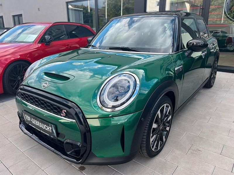 British racing green iv Gebraucht 2024 Mini Cooper S Classic Kleinwagen | 30.980 € (Teuer) - Bild 1/4