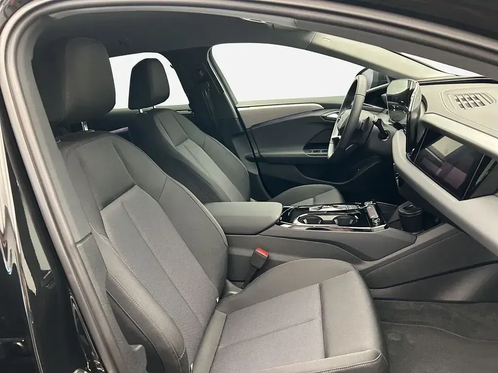 Begagnad Audi A6 e-tron Ambiente 210 kW (286 HK) 2025 Svart Kombi