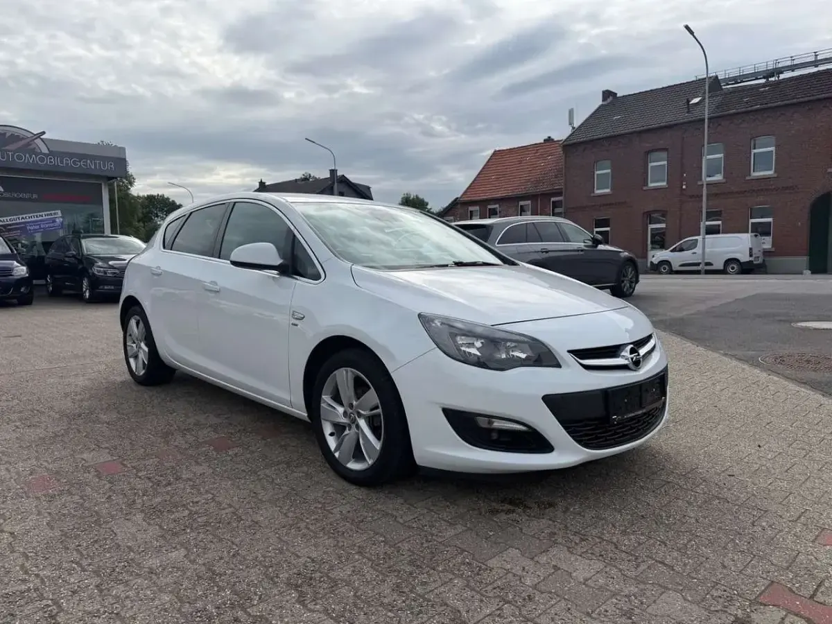 Gebraucht Opel Astra 120 PS (88 kW) 2015 Weiß Limousine