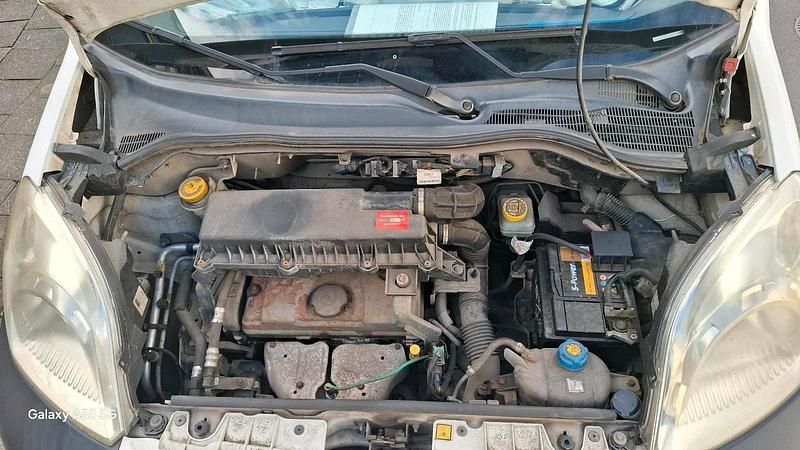 Weiß Gebraucht 2010 Peugeot Bipper Van / Kleinbus | 3.700 € (Fairer Preis) - Bild 1/4