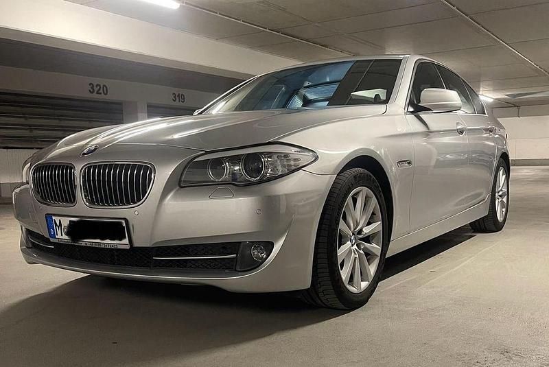 Silber Gebraucht 2011 BMW 523 Limousine | 9.700 € (Fairer Preis) - Bild 1/4