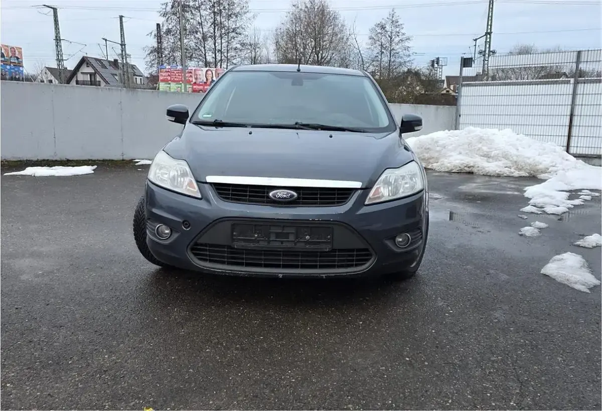 Gebraucht Ford Focus 109 PS (80 kW) 2010 Grau Kleinwagen