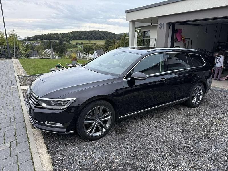 Schwarz Gebraucht 2018 VW Passat Highline Kombi | 13.499 € (Superpreis) - Bild 1/4