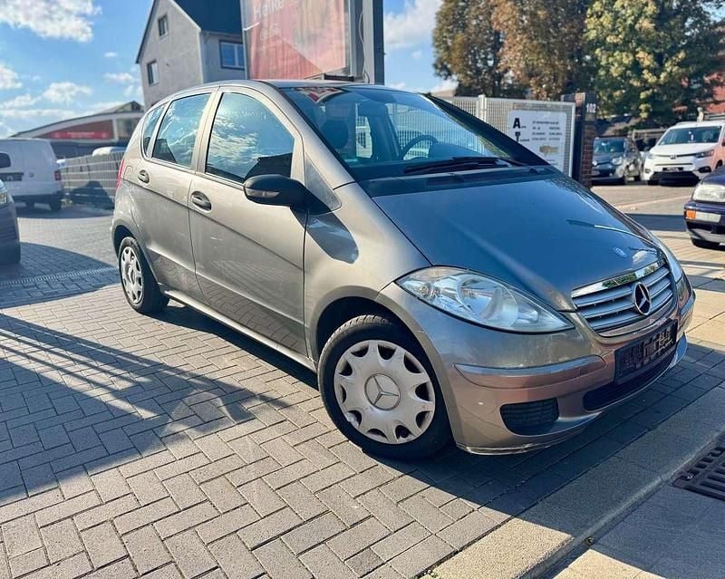 Grau Gebraucht 2006 Mercedes A180 Classic Limousine | 2.100 € (Guter Preis) - Bild 1/4