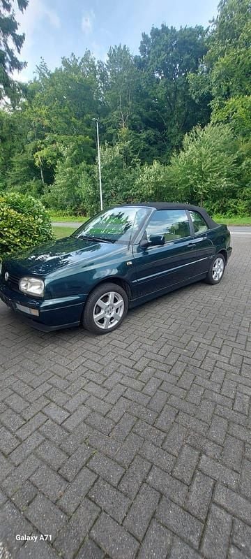 Grün Gebraucht 1996 VW Golf Cabriolet Classicline Cabrio | 6.100 € (Teuer) - Bild 1/4