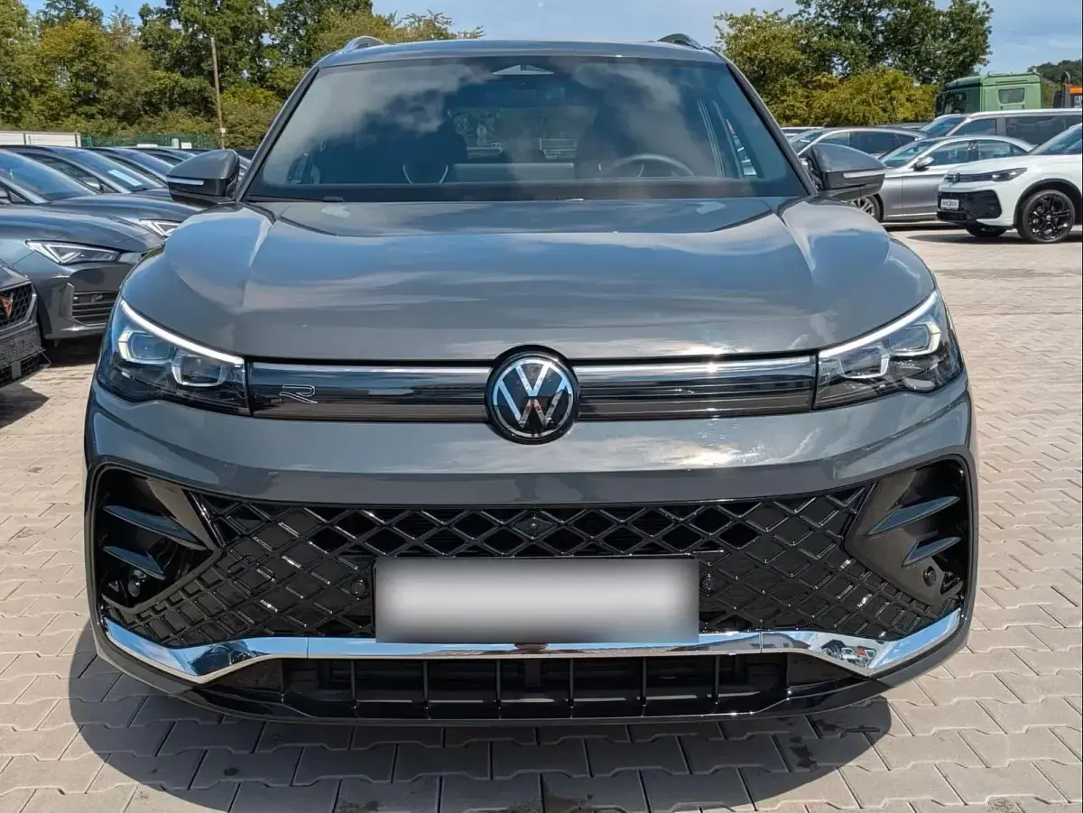 Gebraucht VW Tiguan R-line 193 PS (141 kW) 2025 Grau SUV