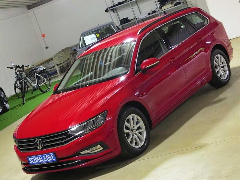 Gebraucht VW Passat Business 122 PS (89 kW) 2023 Tornado red Kombi