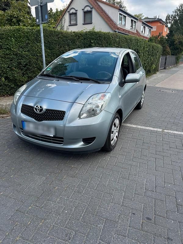 Grau Gebraucht 2007 Toyota Yaris Kleinwagen | 3.600 € - Bild 1/4