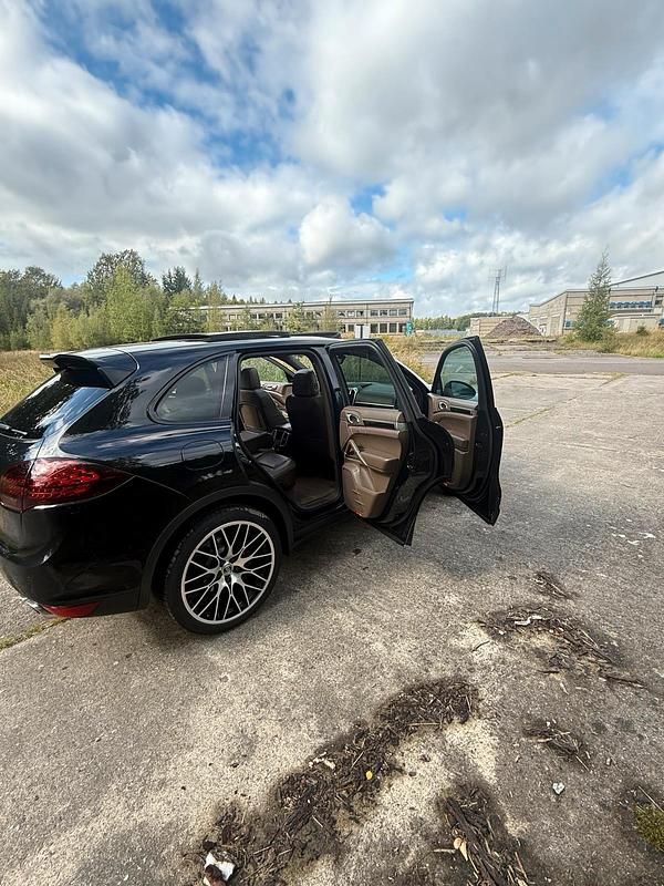 Schwarz Gebraucht 2012 Porsche Cayenne SUV | 18.500 € (Fairer Preis) - Bild 1/4