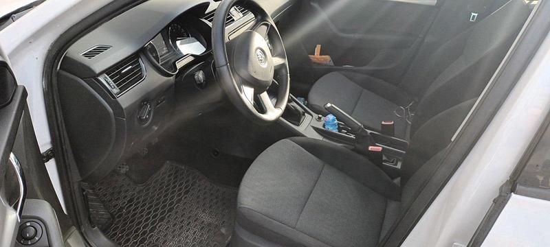 Gebraucht Skoda Octavia Active 105 PS (77 kW) 2014 Weiß Kleinwagen