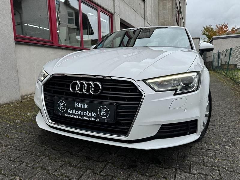 Weiß Gebraucht 2018 Audi A3 Sportback Limousine | 12.900 € (Guter Preis) - Bild 1/4