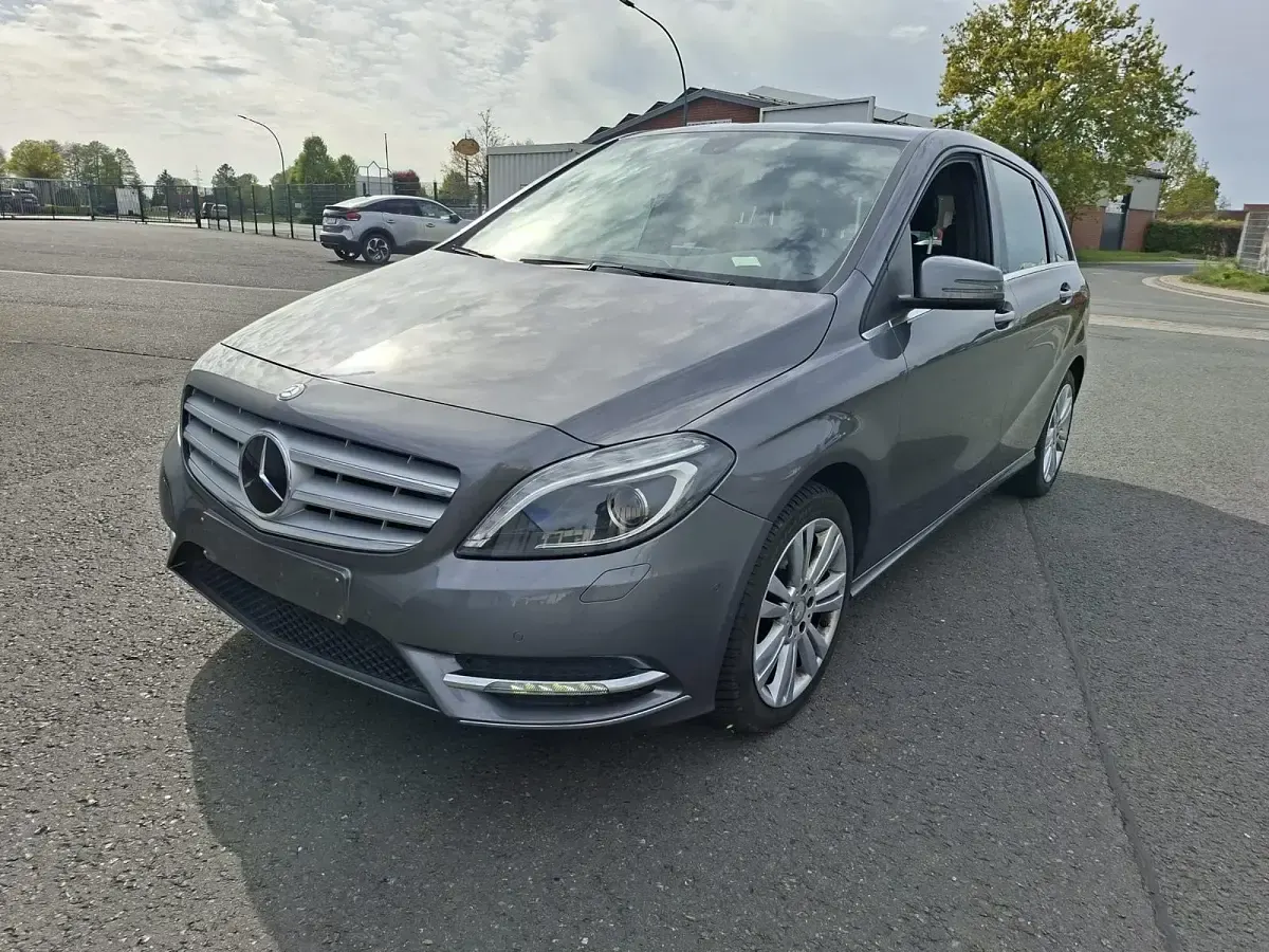 Gebraucht Mercedes B200 156 PS (114 kW) 2014 Grau Van / Kleinbus