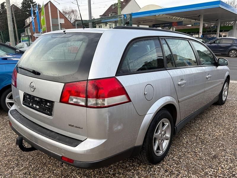 Gebraucht Opel Vectra Basis 155 PS (114 kW) 2004 Starsilber/silver iii Kombi