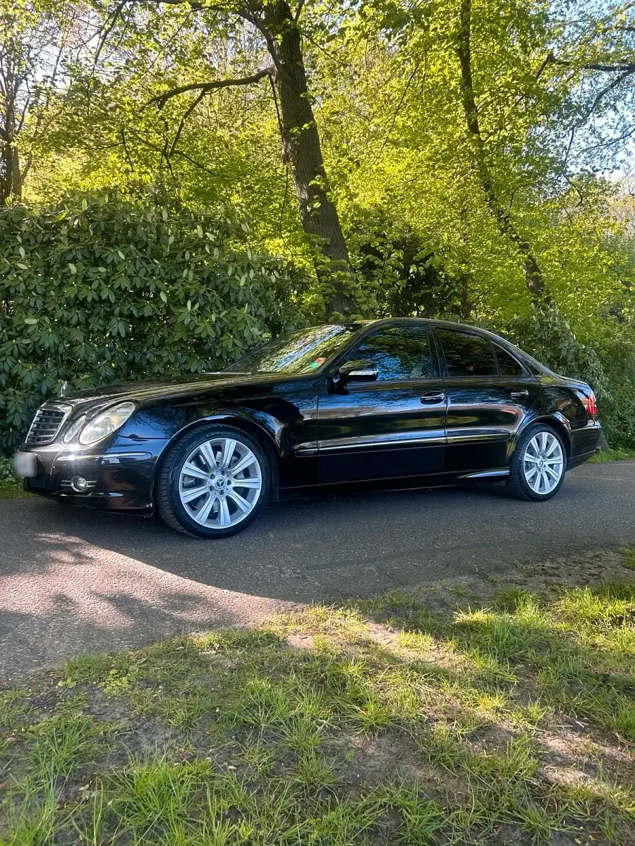 Gebraucht Mercedes E500 387 PS (284 kW) 2007 Schwarz Limousine