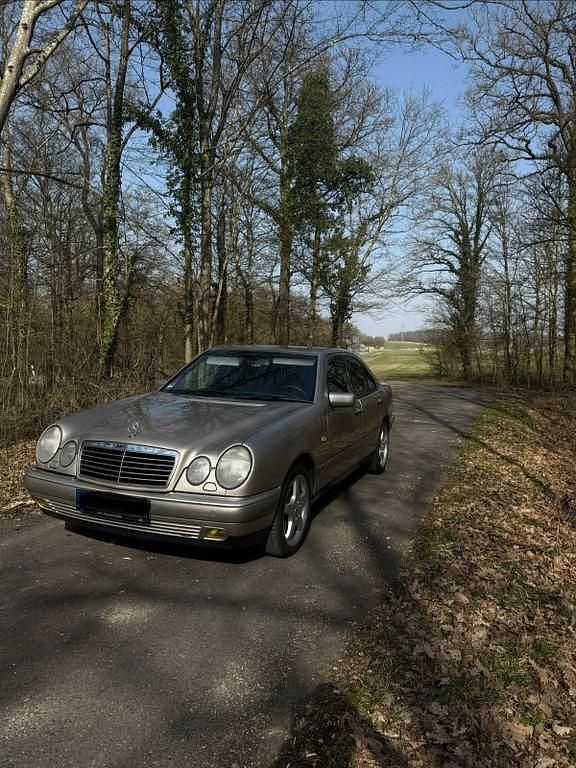 Gebraucht Mercedes E280 Elegance 193 PS (141 kW) 1996 Grau Limousine