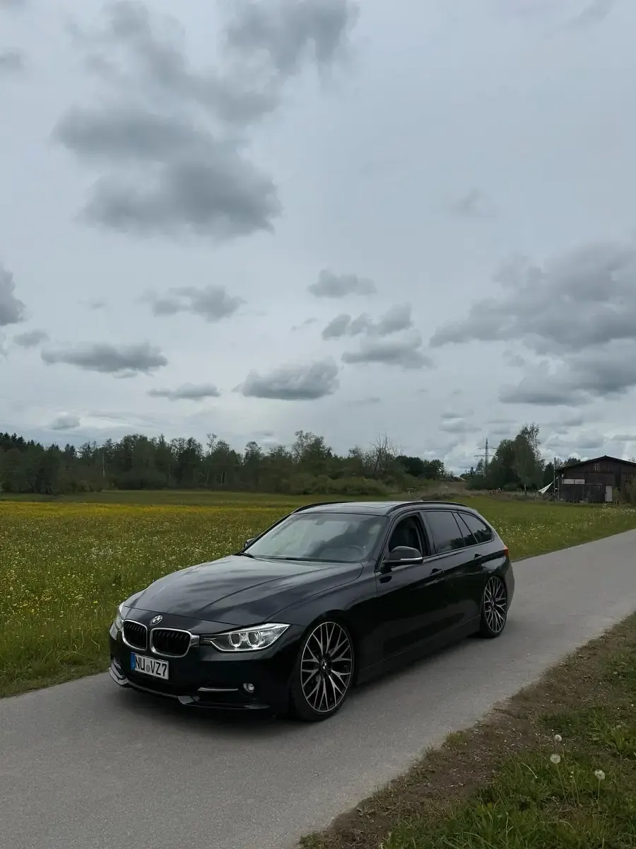 Gebraucht BMW 330 258 PS (189 kW) 2012 Schwarz Kombi