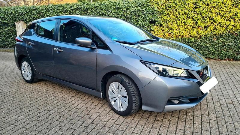 Gebraucht Nissan Leaf 89 kW (122 PS) 2022 Grau Kleinwagen