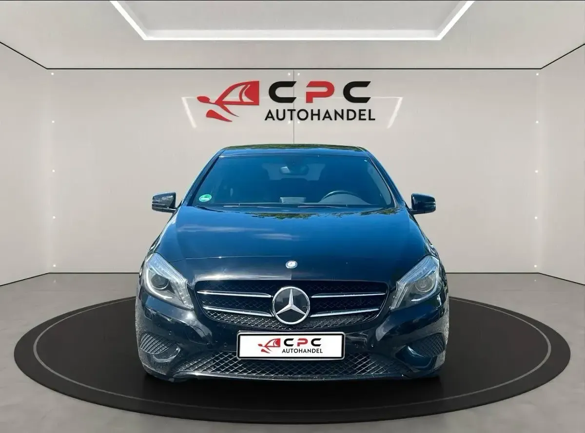Gebraucht Mercedes A180 122 PS (89 kW) 2015 Schwarz Limousine
