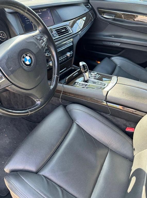 Schwarz Gebraucht 2008 BMW 740 Limousine | 18.000 € - Bild 1/4