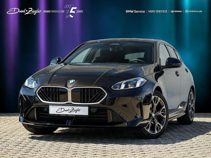 Saphirschwarz metallic Gebraucht 2025 BMW 120 M Sport Kleinwagen | 32.990 € (Guter Preis) - Bild 1/4