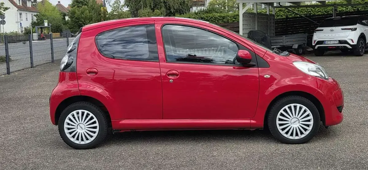 Gebraucht Citroën C1 SELECTION 68 PS (50 kW) 2011 Zu lackieren rot 3p0/deckende Kleinwagen