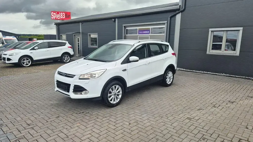 Gebraucht Ford Kuga Titanium 150 PS (110 kW) 2016 Weiß SUV