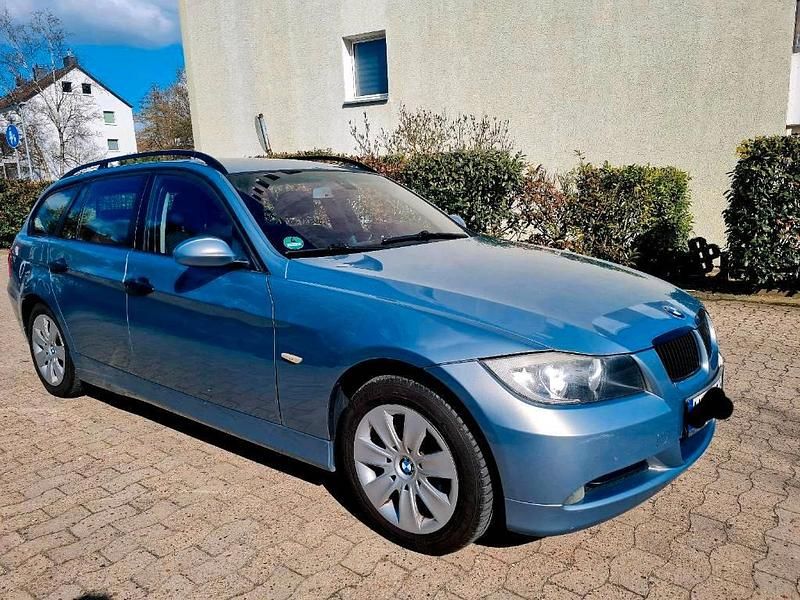 Gebraucht BMW 320 163 PS (119 kW) 2007 Blau Kombi