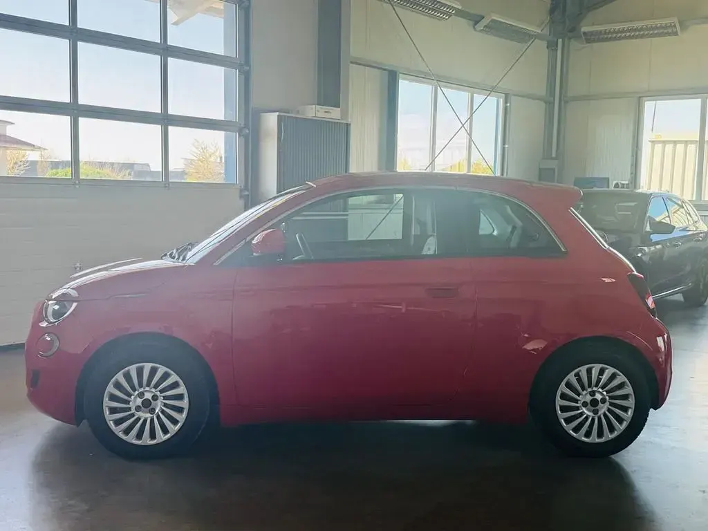 Gebraucht Fiat 500e Red 86 kW (118 PS) 2023 Rosso corsa/sfrontato/argilla/ Kleinwagen