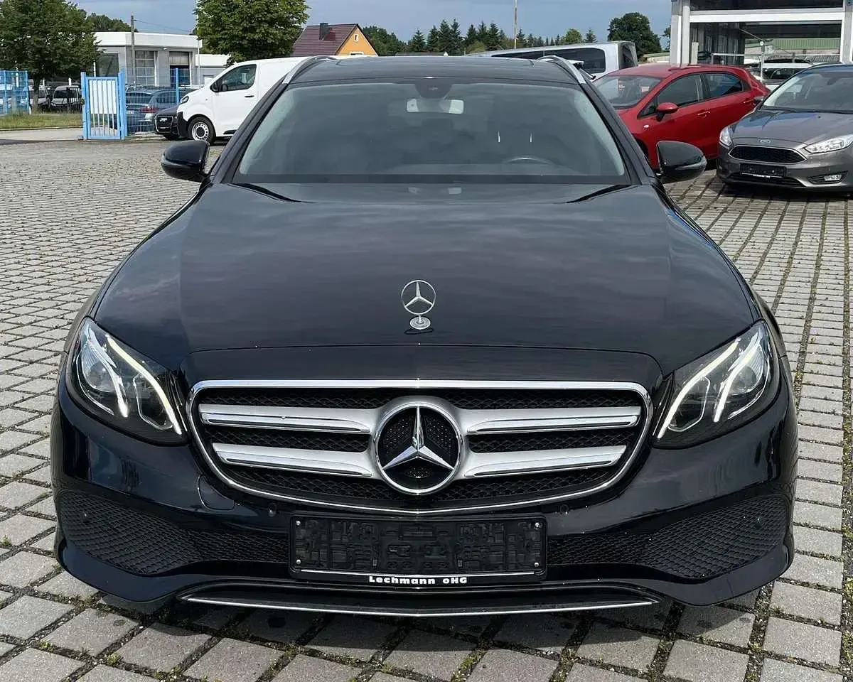 Gebraucht Mercedes E220 Avantgarde 194 PS (142 kW) 2016 Obsidianschwarz Kombi