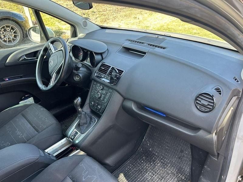 Gebraucht Opel Meriva Design Edition 101 PS (74 kW) 2011 Silber Van / Kleinbus