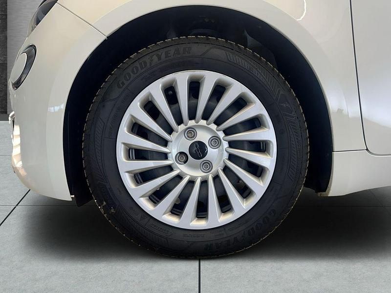 Gebraucht Fiat 500e 69 kW (95 PS) 2023 Arktis weiß Kleinwagen