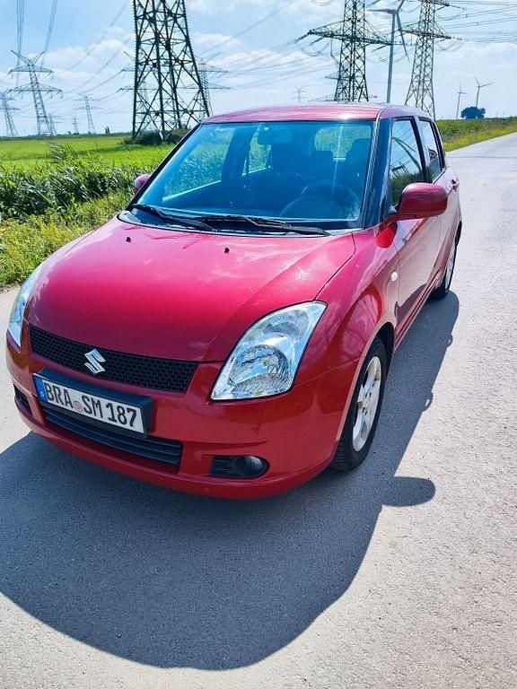 Rot Gebraucht 2006 Suzuki Swift Limousine | 2.150 € (Fairer Preis) - Bild 1/4