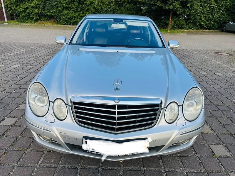 Silber Gebraucht 2007 Mercedes E320 Limousine | 4.990 € (Guter Preis) - Bild 1/4