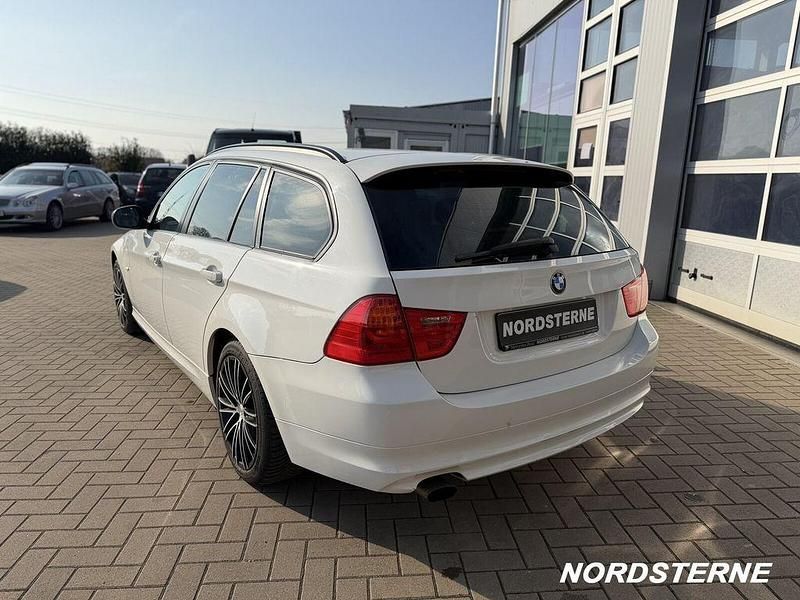 Gebraucht BMW 318 143 PS (105 kW) 2011 Weiß Kombi