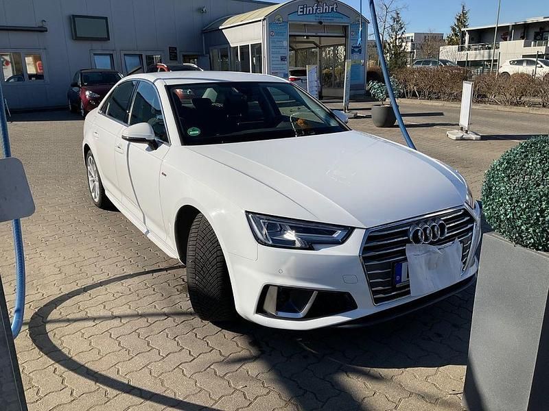Weiß Gebraucht 2019 Audi A4 Design Limousine | 20.000 € (Fairer Preis) - Bild 1/4