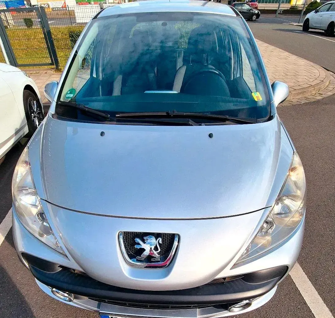 Gebraucht Peugeot 207 75 PS (55 kW) 2009 Silber Kleinwagen