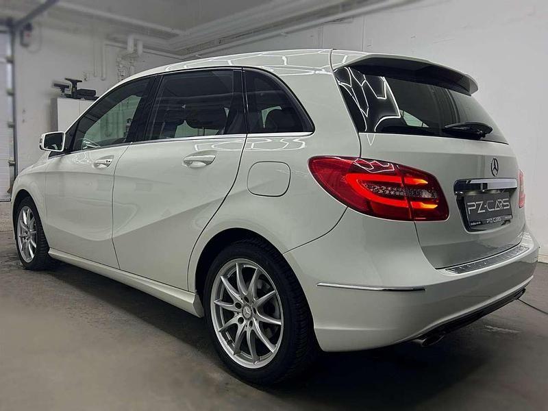 Gebraucht Mercedes B180 122 PS (89 kW) 2012 Weiß Van / Kleinbus