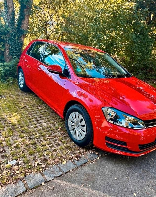 Rot Gebraucht 2016 VW Golf VII Trendline Limousine | 10.500 € (Guter Preis) - Bild 1/4