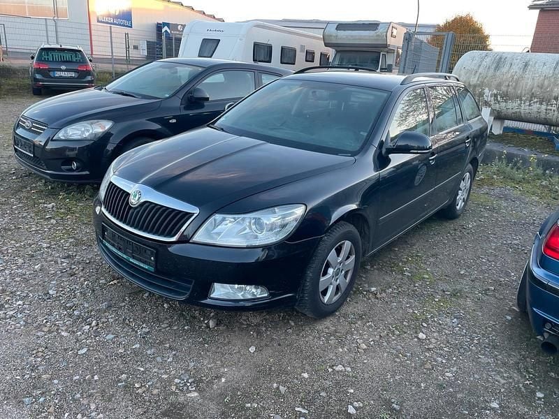 Schwarz Gebraucht 2013 Skoda Octavia Kombi | 3.850 € (Guter Preis) - Bild 1/4