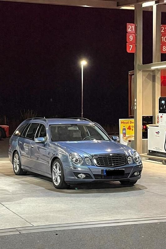Gebraucht Mercedes E220 Elegance 170 PS (125 kW) 2008 Andere farben Kombi