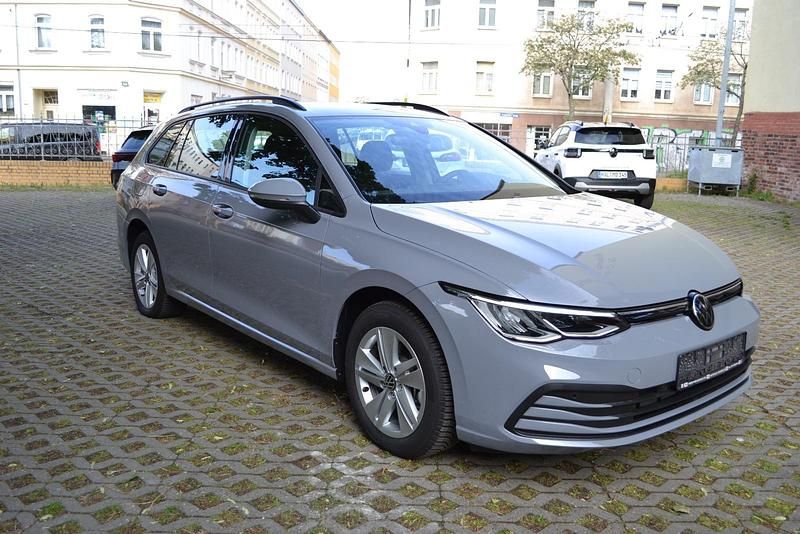 Gebraucht VW Golf VIII Life 150 PS (110 kW) 2024 Mondsteingrau Kombi